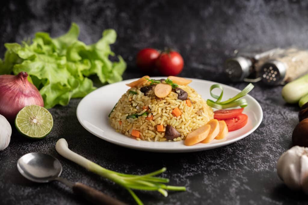 ingredients and coocked konjac fried rice