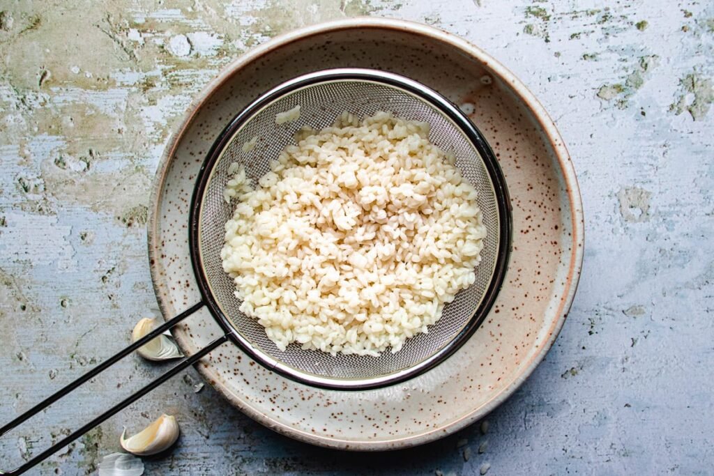 Uncooked arroz konjac in a strainer